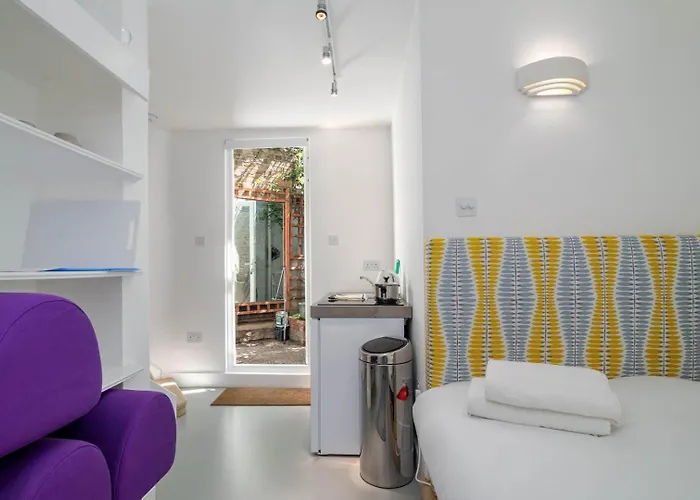 GuestReady - Micro Garden flat in Fulham